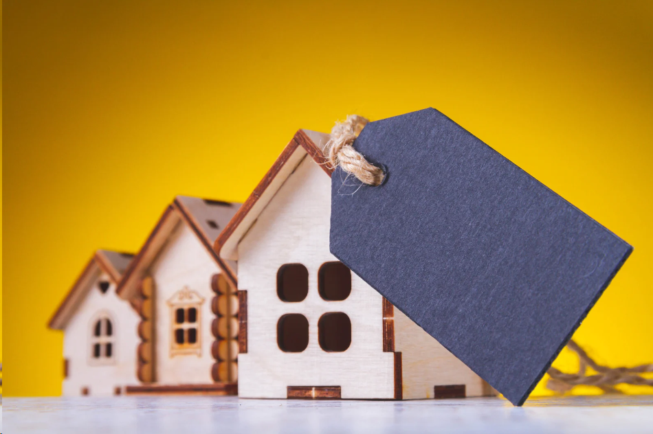 Price Slashed, Yet No Buyer: Arthur Erickson's Vancouver Marvel Struggles to Sell